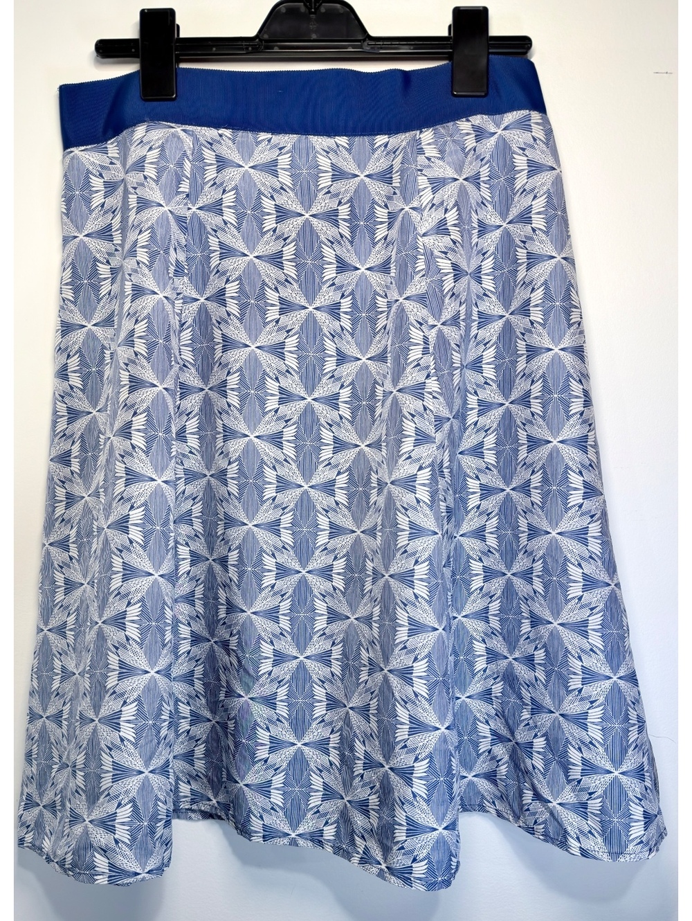 Pendleton Women's Size 8 Blue and White Silk A-Line Skirt with Floral Pattern